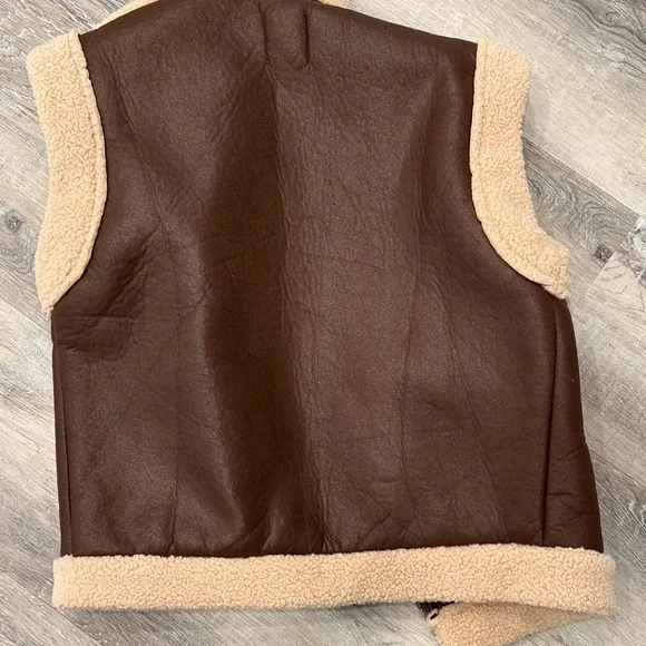 NWT Le Lis Brown Faux Shearling Zip Vest with Cream Trim xs - Picture 8 of 8